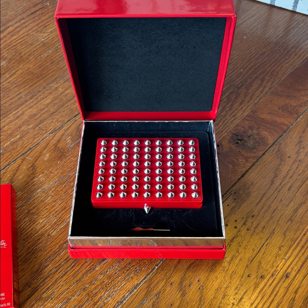 Christian Louboutin Abracadabra Refillable Red Spiked Eyeshadow Palette CASE NIB - Picture 3 of 5